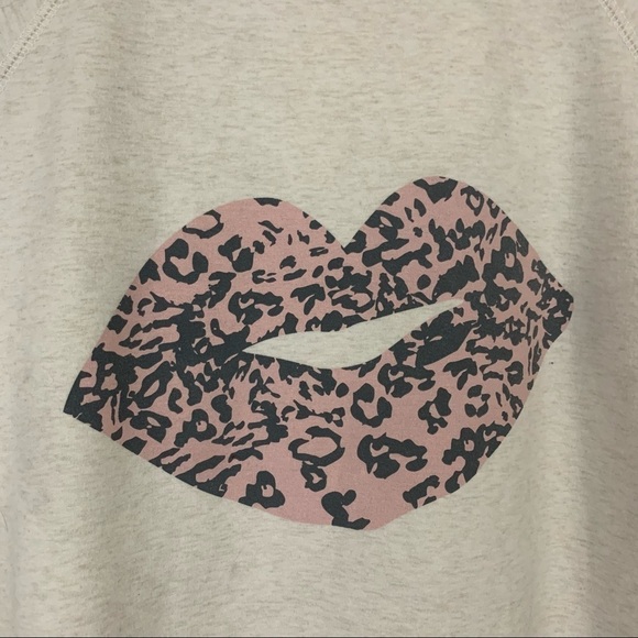 Wildfox Baby Pink Leopard Print Lips Oversized Sweater Size XL NWOT - Picture 5 of 6